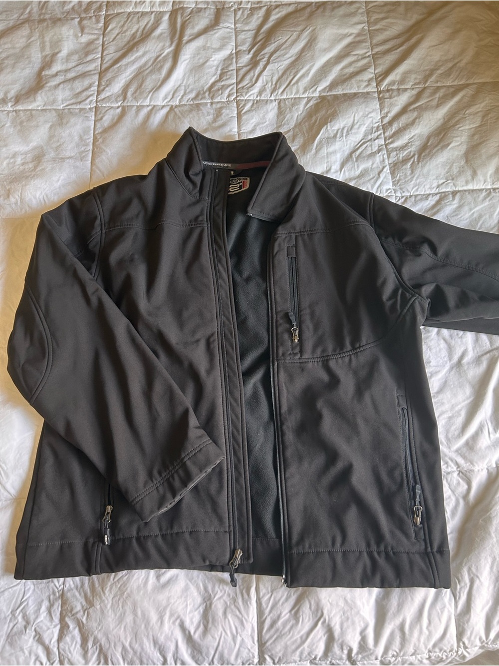 32 Degrees Men's Black Performance Softshell Jacket